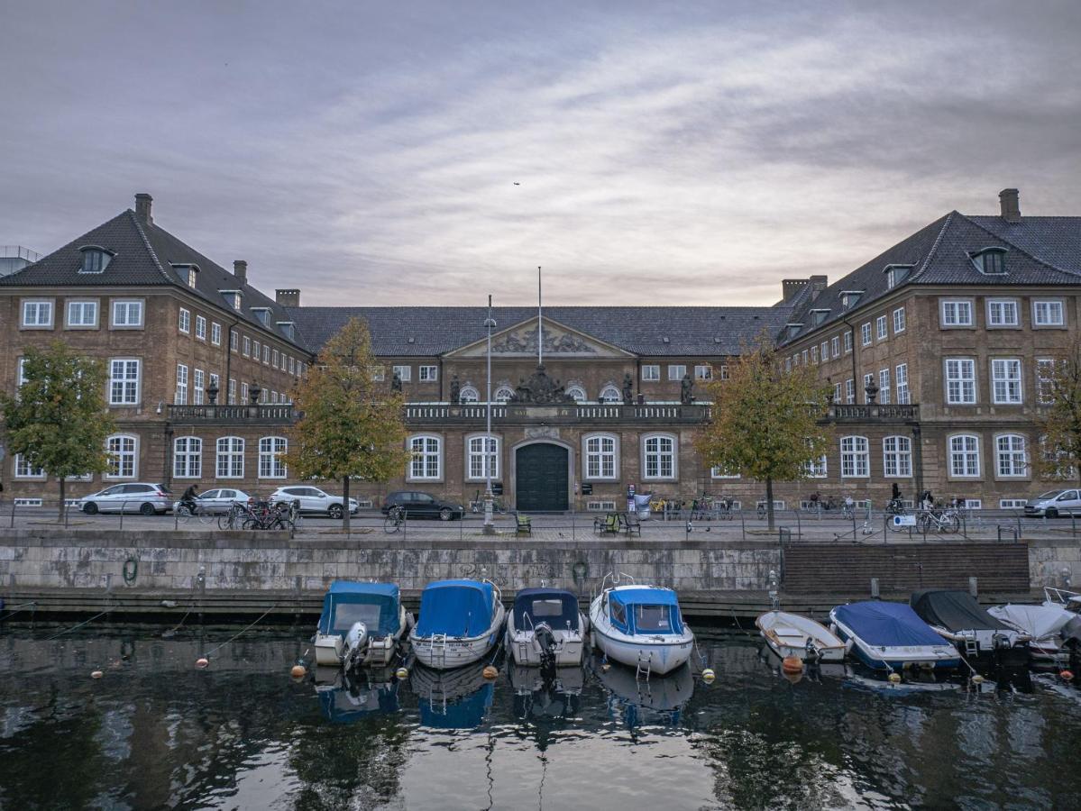 Large With Canal View In Cph Leilighet